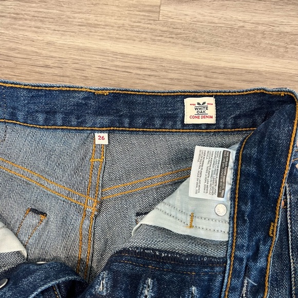 LEVIS DENIM SHORTS SIZE 26 - Picture 3 of 3